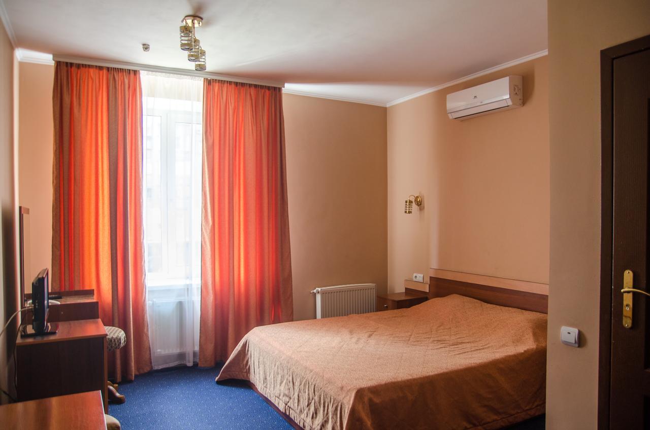 Galant Hotel Boriszpil Kültér fotó