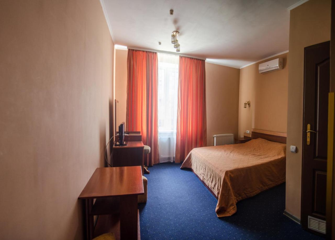 Galant Hotel Boriszpil Kültér fotó