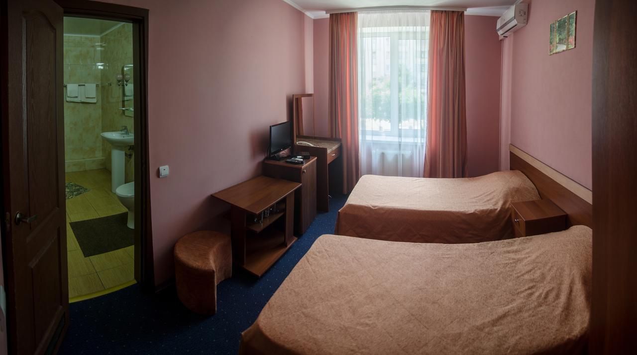 Galant Hotel Boriszpil Kültér fotó