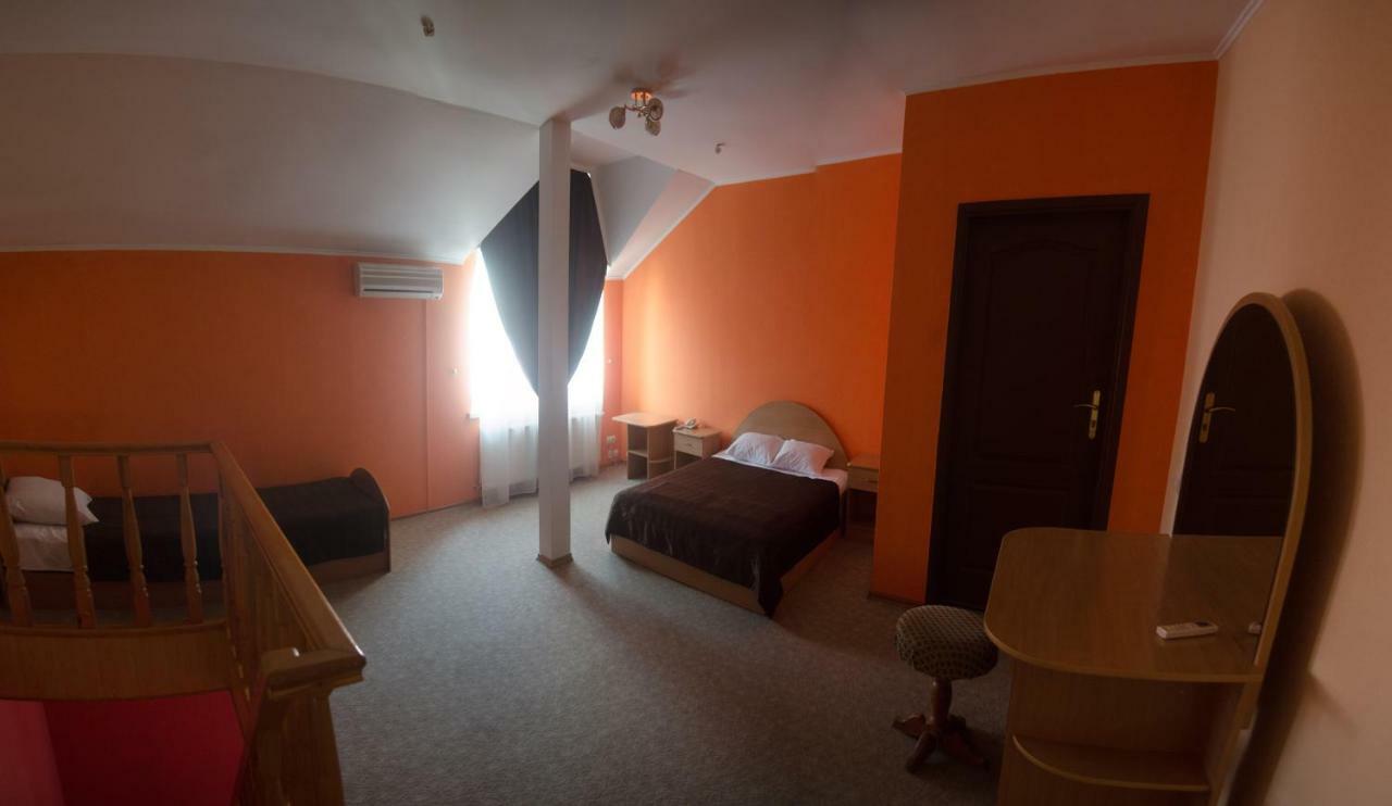 Galant Hotel Boriszpil Kültér fotó